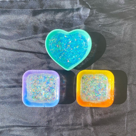 Heart Dish - Teal / Turquoise Rim and Holographic Blue Confetti Base - Picture 8 of 11